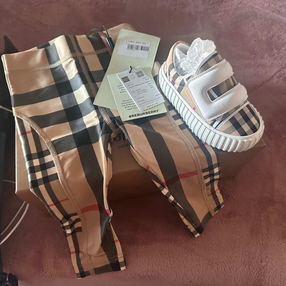 Burberry kids leggings (12months) sneakers (23)
Authentic